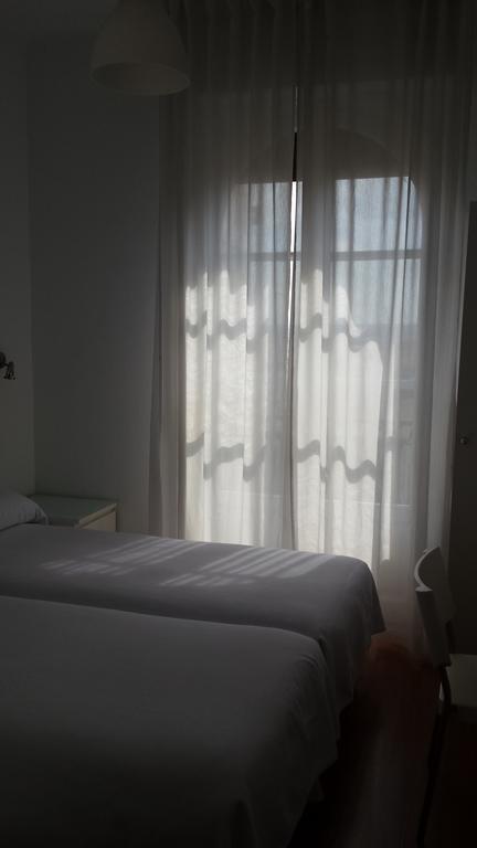 Hostal Santa Isabel Madrid Exterior foto