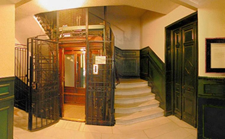 Hostal Santa Isabel Madrid Exterior foto